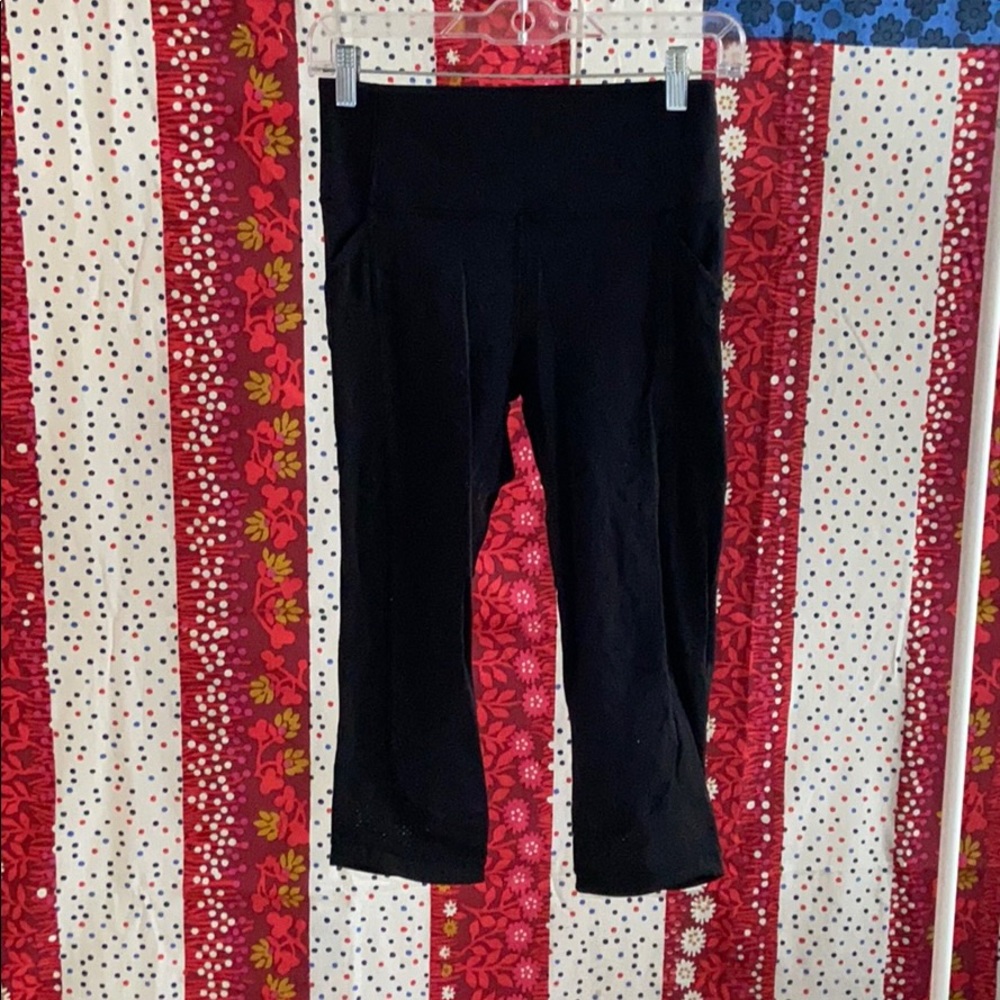 Cropped blacked lululemon leggings with mesh panel